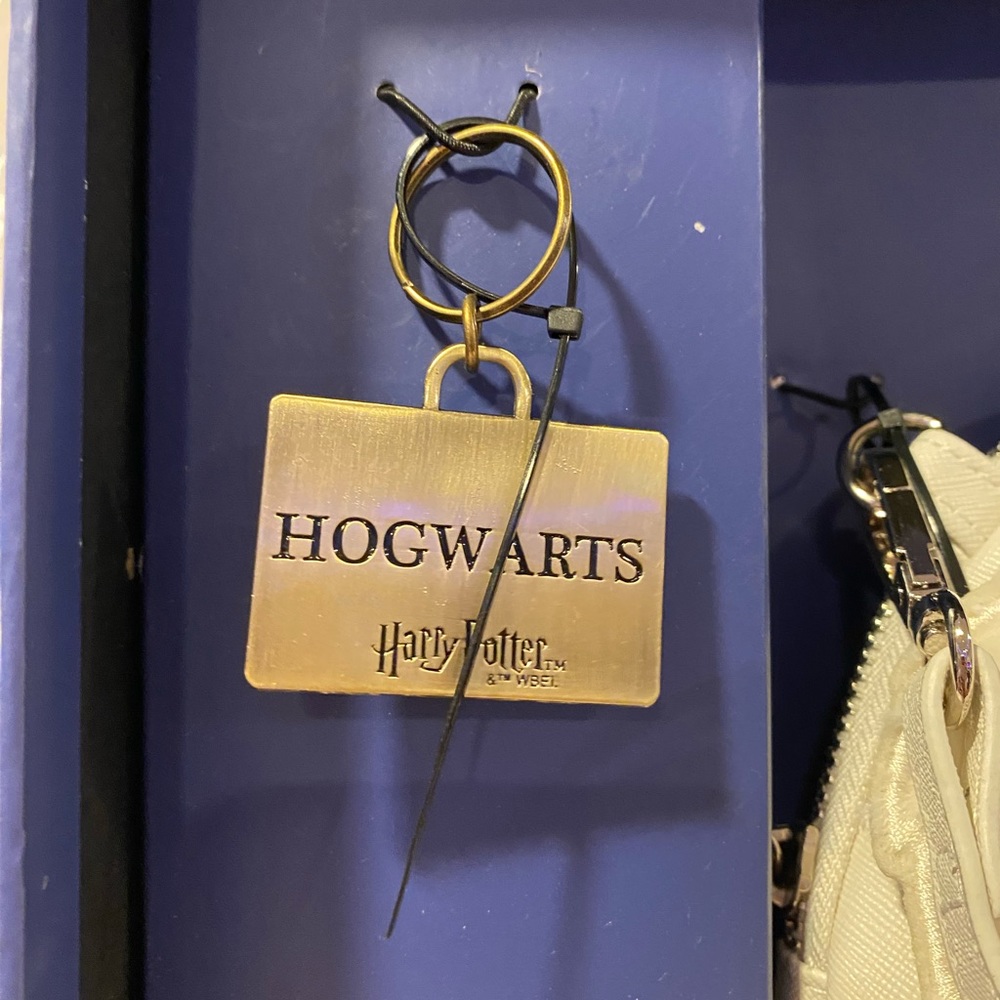 BNIB Harry Potter Owl Crossbody and Keychain Gift Box Set - Picture 2 of 4